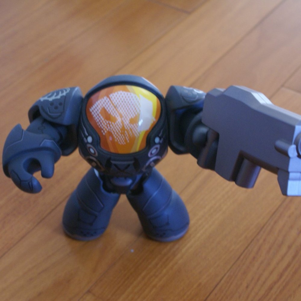 2009 BlizzCon Blizzard Starcraft 2 Jim Raynor Noobz Vinyl Action Figure w/weapon